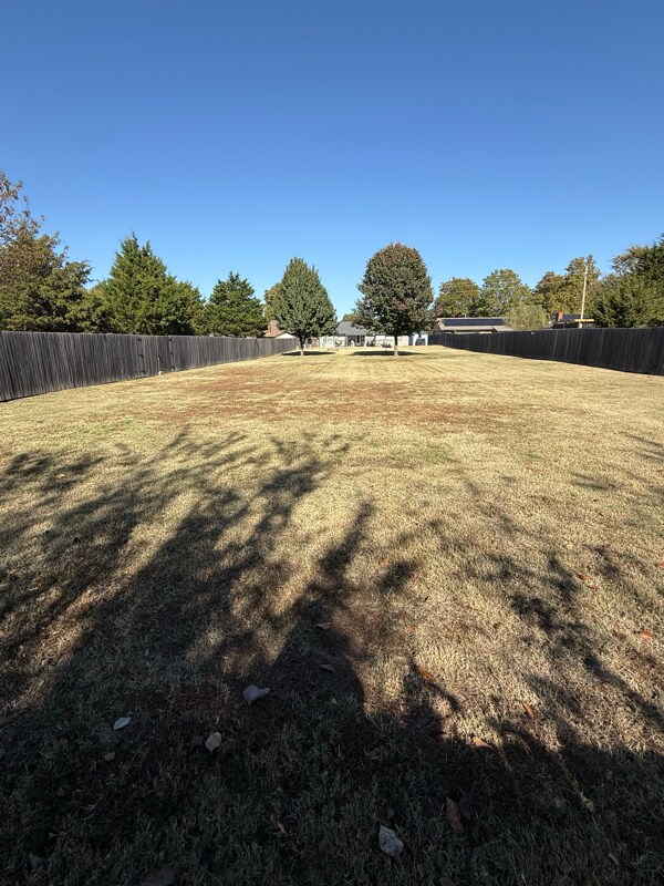 Foto del edificio - 3213 E Oakridge St