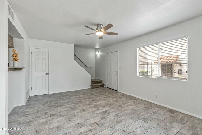 Building Photo - 1209 E Townley Ave