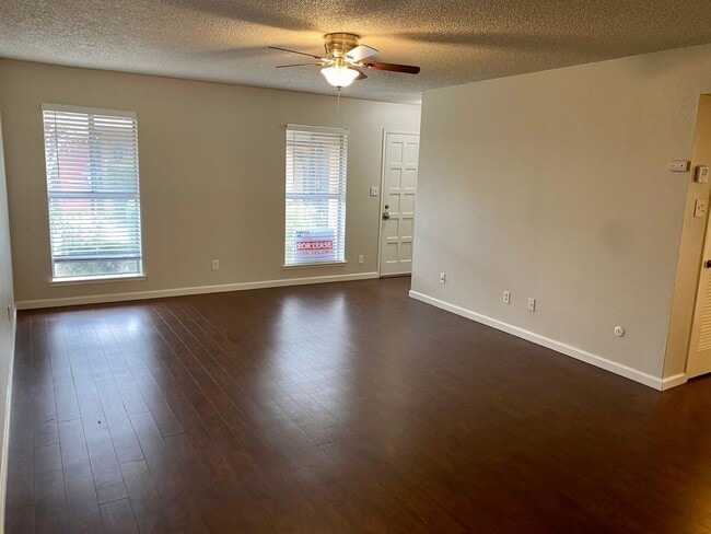 Foto del edificio - $1,635 Millbrook & Shaw, 2 Bedroom Condo -...