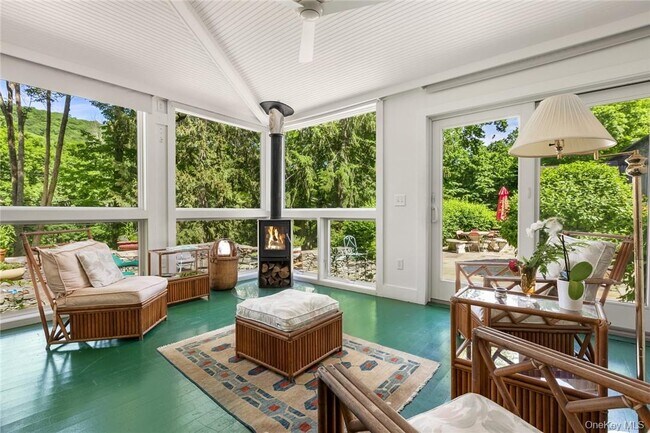 Foto del edificio - 31 Kittredge Dr