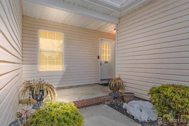 Building Photo - 421 Plymouth Rd