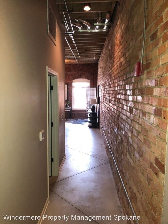 Building Photo - 1 br, 1 bath House - 165 S. Post #303