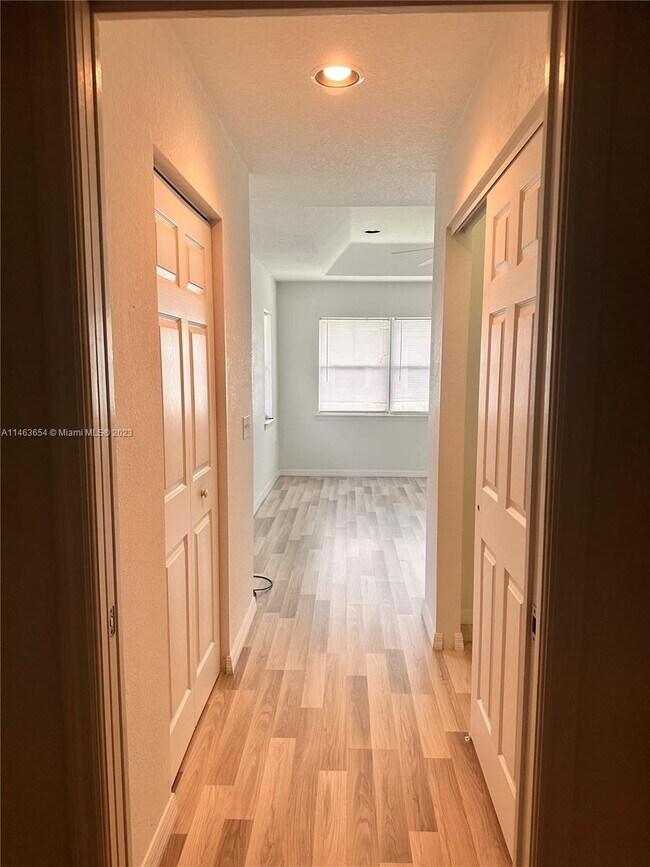 Foto del edificio - 1810 Blue Heron Ln