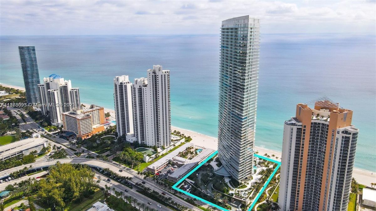 Foto principal - 18975 Collins Ave
