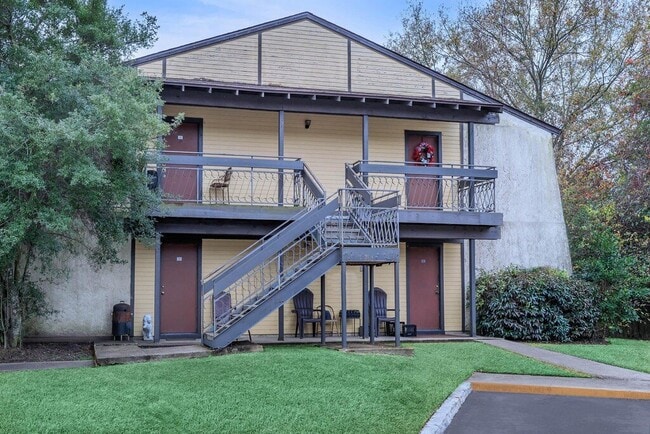 Building Photo - 2750 Waggoner Ave