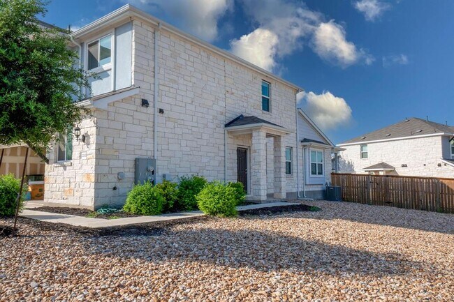 Building Photo - 2202 Rocoso Trl