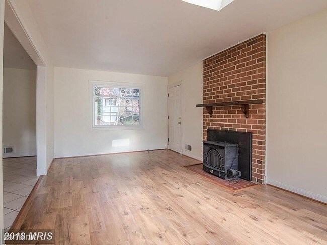 Building Photo - 4 br, 2.5 bath House - 1 Grovepoint Court