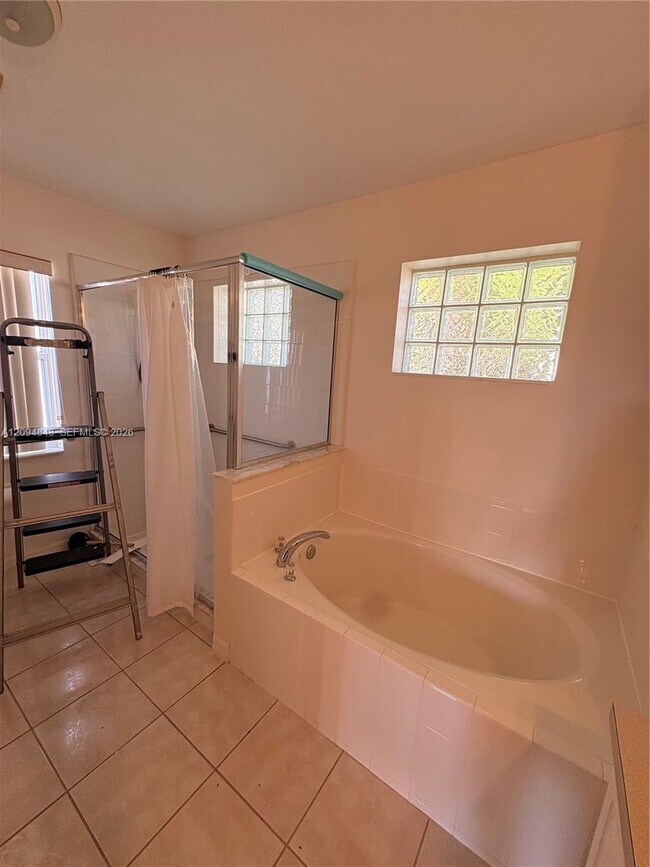 Foto del edificio - 608 Gentle Breeze Dr