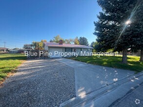 Building Photo - 810 Bergeson Dr