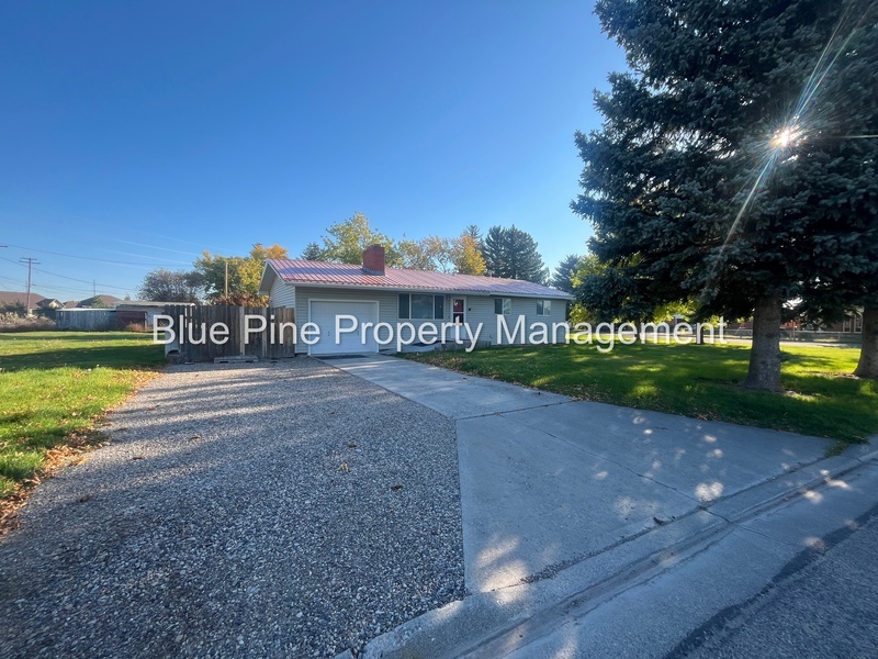Primary Photo - 810 Bergeson Dr