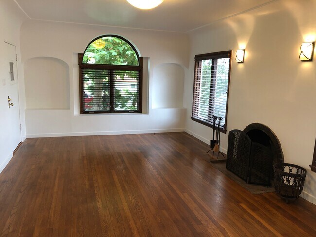 Building Photo - 2616 Lomita St