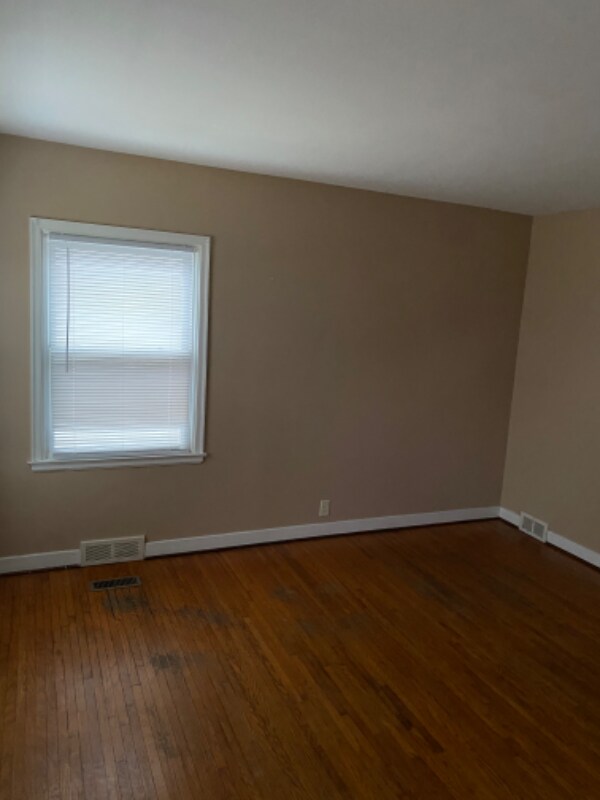 823 S West St, Findlay, OH 45840 Room for Rent in Findlay, OH