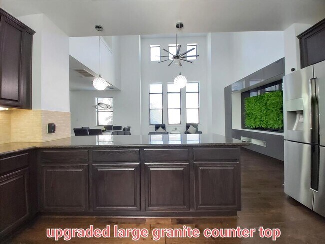 Foto del edificio - 9050 Laverne Cres