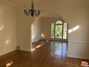 Building Photo - 351 N Gardner St