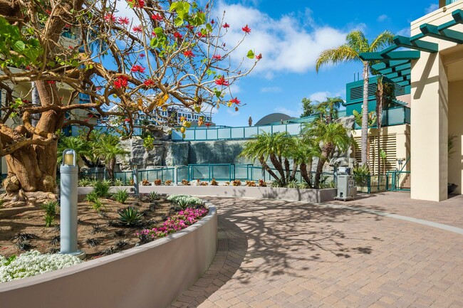 Building Photo - Spectacular Marina District 3-Bedroom Pent...