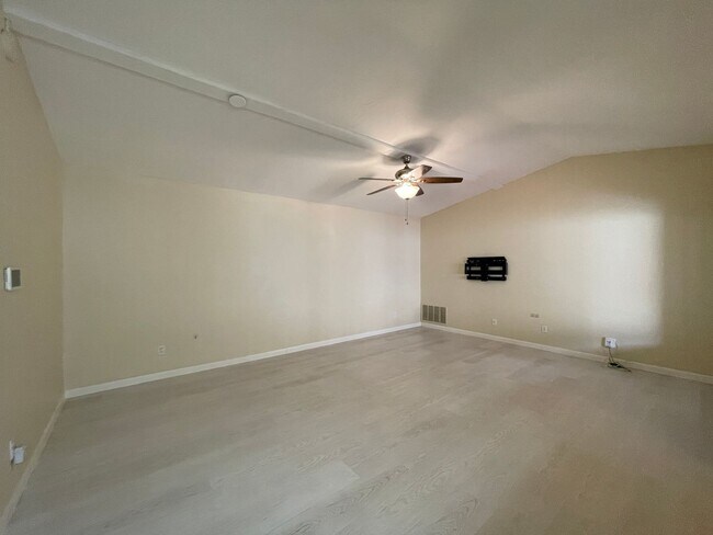 Foto del edificio - Light and Bright 3 Bedroom 2 Bath Oceanside Home!