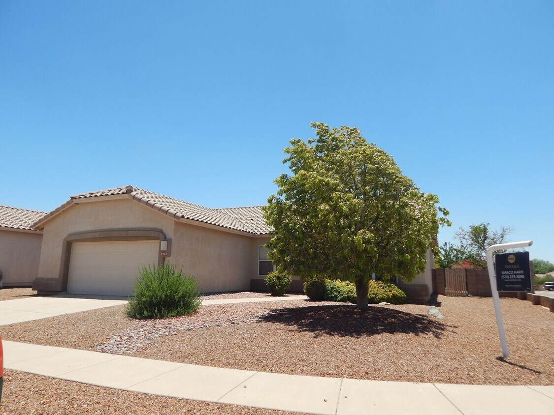 Foto principal - 3 Bedroom 2 Baths 1844 Sqft in Bluffs