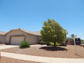 Building Photo - 8942 N Upper Bluffs Dr
