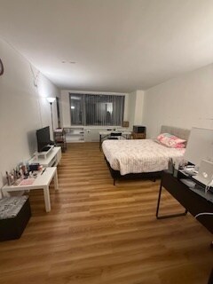 Large Studio - 1111 Arlington Blvd