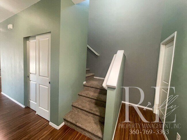 Building Photo - Spacious 3 bedroom