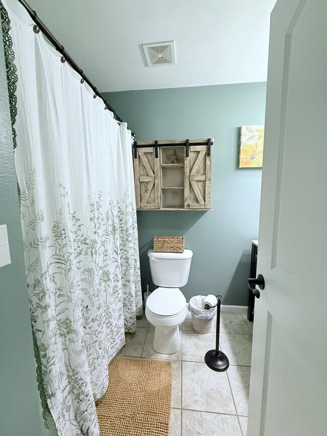 Foto del edificio - 806 Hawks Cir Dr