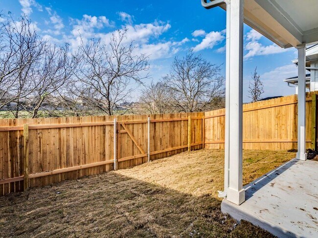 Foto del edificio - 515 Fieldwood Dr