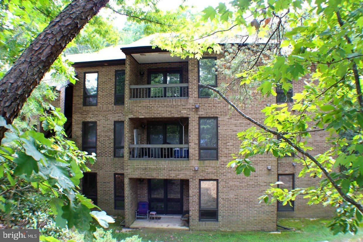 Primary Photo - 44695 White Oak Ct