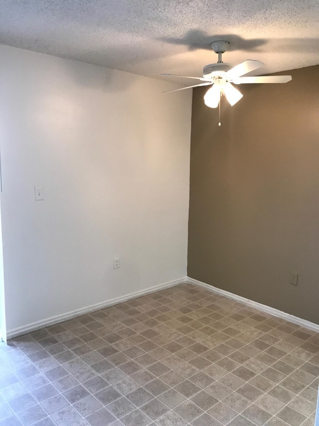 Building Photo - 2501 N Alafaya Trail