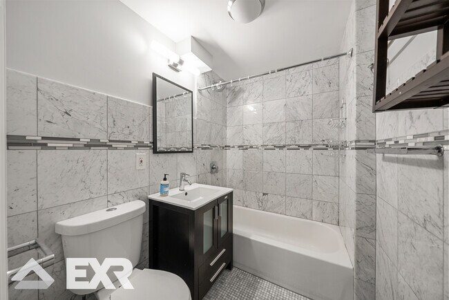 Foto del edificio - 52 E 13th St
