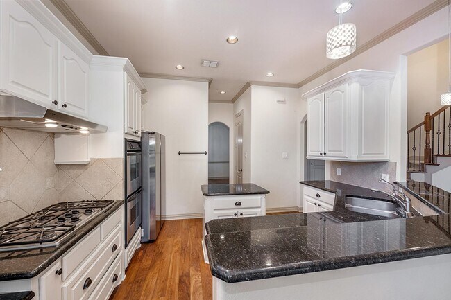 Foto del edificio - Sophisticated M Streets - Vickery Place home with oversized yard