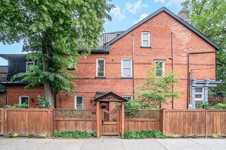 Building Photo - 225 Major St