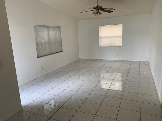Foto del edificio - 309 SE 3rd Ave