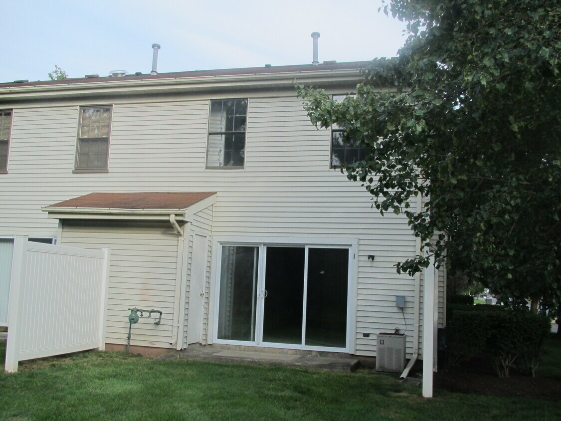 Primary Photo - 121 Pear Tree Ln