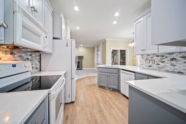 Photo - 16044 SE Flavel Dr House