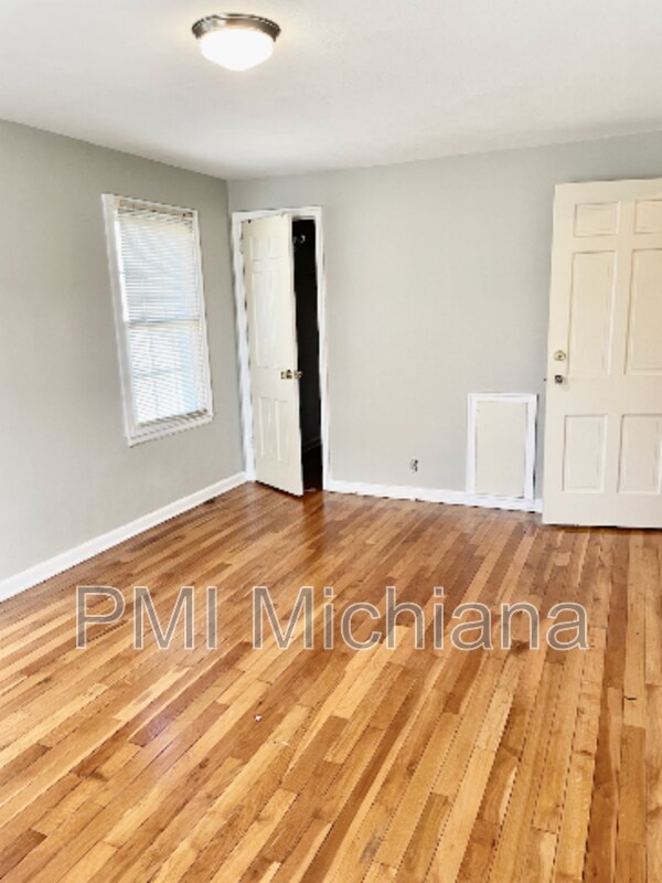 Foto del edificio - 1311 E Monroe St