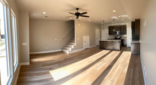 Building Photo - Beautiful like new 3 Bedroom, 2.5 Bathroom...