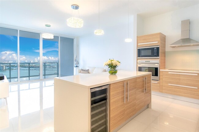 Foto del edificio - 2020 N Bayshore Dr