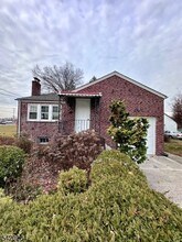 Building Photo - 8 Plymouth St