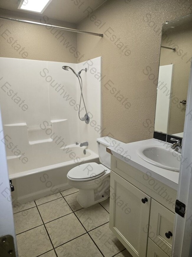 Foto del edificio - 613 N Avenue Q