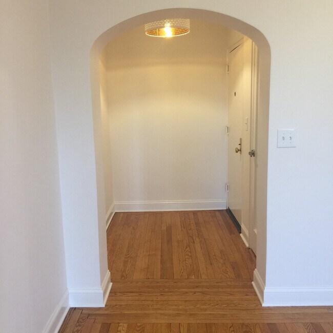 Vestíbulo. - 111 Larchmont Acres