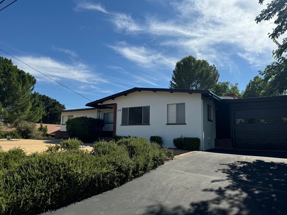 Foto principal - 120 Glencrest Ln