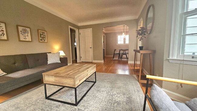 Foto del edificio - "Charming 3-Bed Oasis in Minneapolis – Spacious 1802 Sq Ft with 2 Full Baths!"