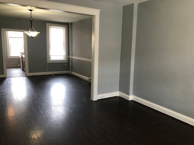 Building Photo - Discover this well-maintained 3-bedroom, 2-bath home in Baltimore, MD,