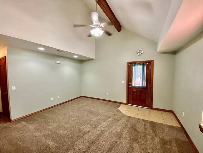 Building Photo - 520 Greenbriar Ct
