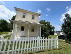 Building Photo - 861 Cabot Dr