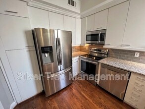 Building Photo - 4040 Avondale Ave