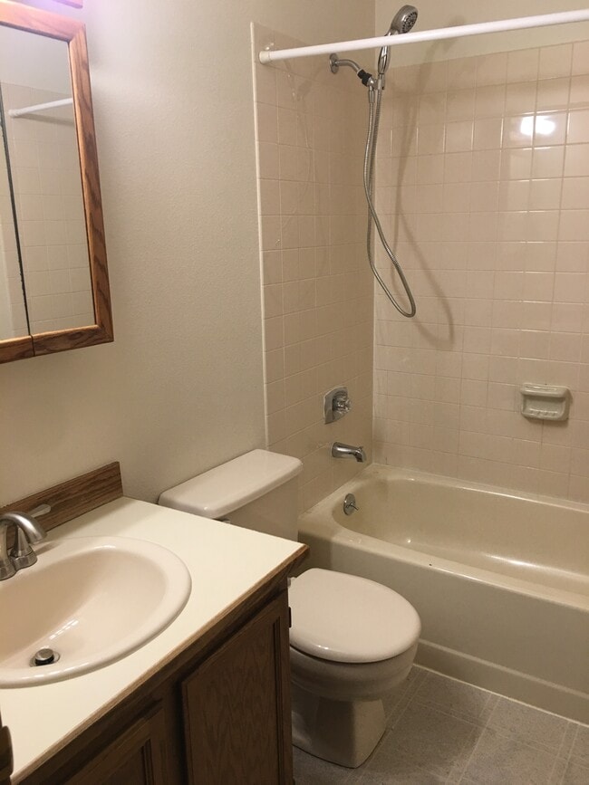 Building Photo - Green Tree Apartments