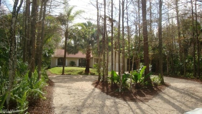 Foto del edificio - 5240 Cherry Wood Dr