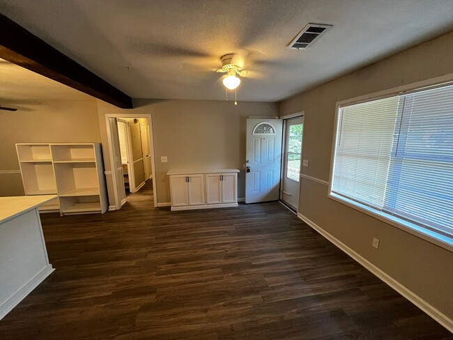 Foto del edificio - 5615 Buxton Dr