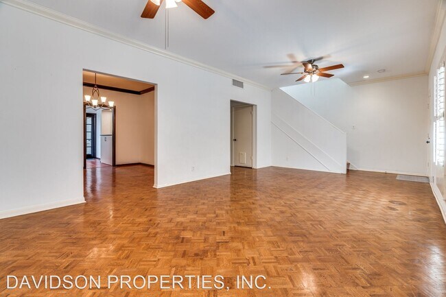 Building Photo - 3 br, 2.5 bath House - 7731 Broadway #A5